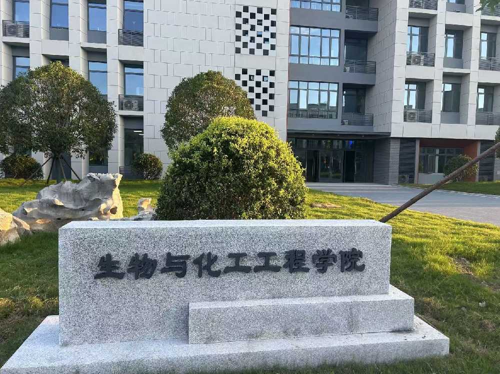 监利市扬州职业大学体育场高杆灯项目